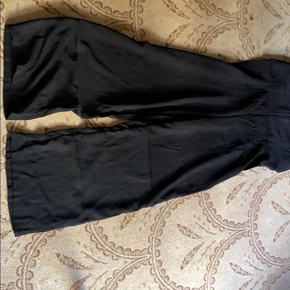 Simple black jumper - Picture 2 of 4